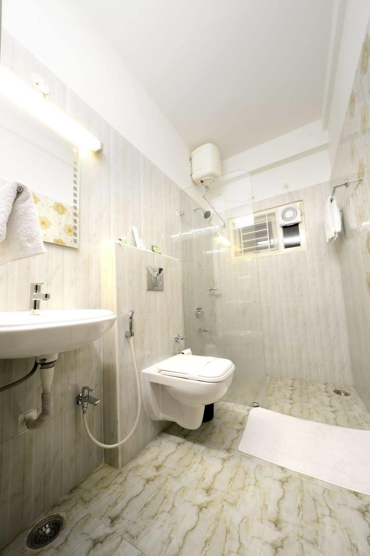 Hotel Serenity La Vista Haidarábád Kültér fotó